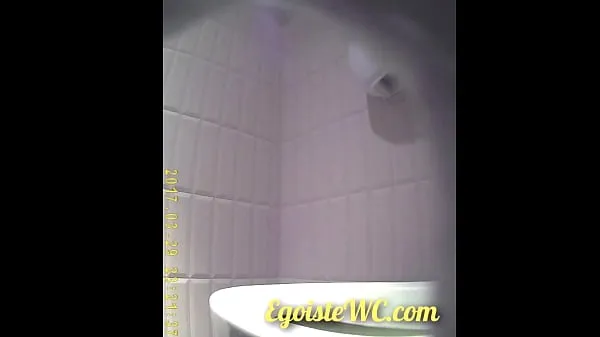 The camera in the women's toilet filmed the beautiful vaginas of girls close-up Video hay nhất mới