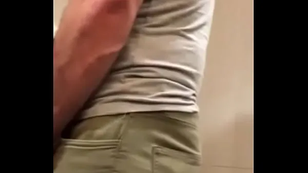 ใหม่ Sucking the friend in the bathroom at the subway station วิดีโอที่ดีที่สุด
