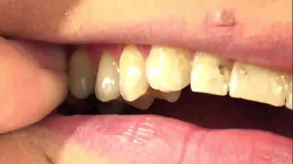 Sveži Mouth Vore Close Up Of Fifi Foxx Eating Gummy Bears najboljši videoposnetki