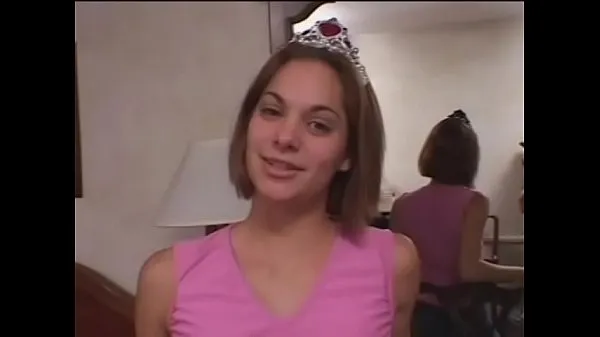 Nieuwe School principal allows charming brunette gal Desert Rose to try on the crown of prom queen if she agrees to confer a small favor beste video's