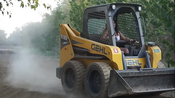 Sexy Desi Bhbi driving tough machine - Maya Video terbaik baru