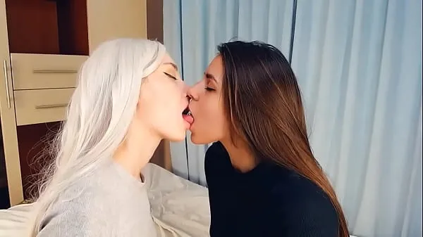 TWO BEAUTIFULS GIRLS FRENCH KISS WITH LOVE Video terbaik baharu