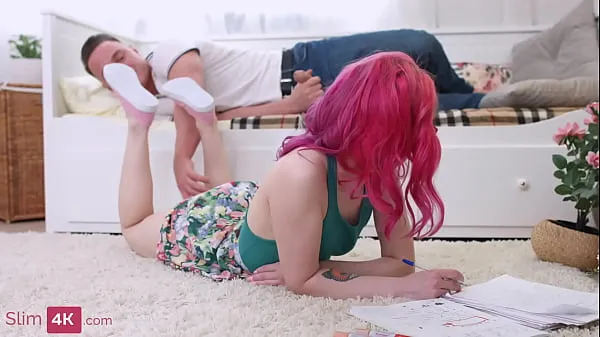Nieuwe Alt girl Alien Fox with pink hair analyzed by her handsome boyfriend beste video's