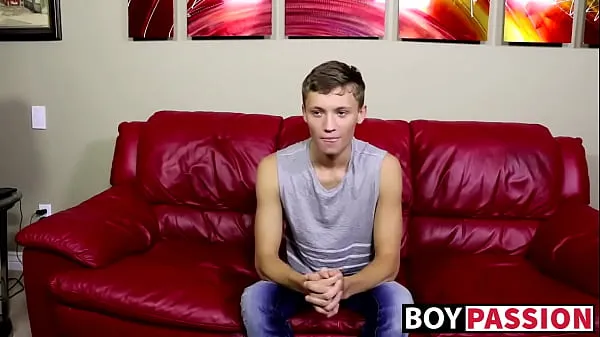 Ferske Matthew shows his adorable twink body and jerks off his cock beste videoer