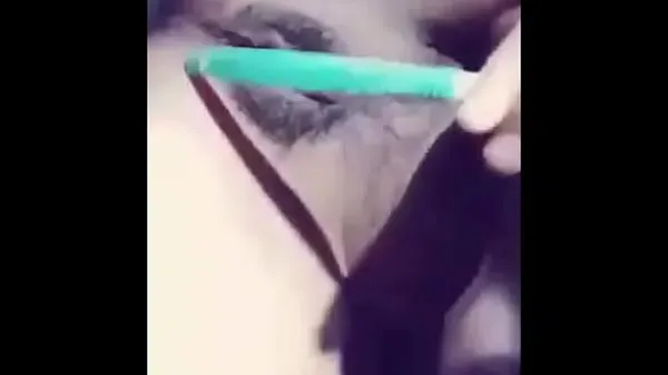 Teen Masturbation using tooth brush Video terbaik baru
