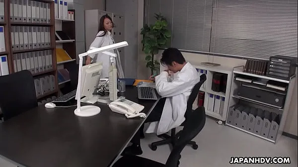 Taze Japanese doctor, Koi Miyamura sucks dick, uncensored en iyi Videolar