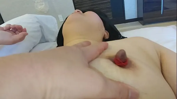تازہ After sucking the nipple of her beloved wife Yukie, wrap it with a string to prevent it from returning بہترین ویڈیوز