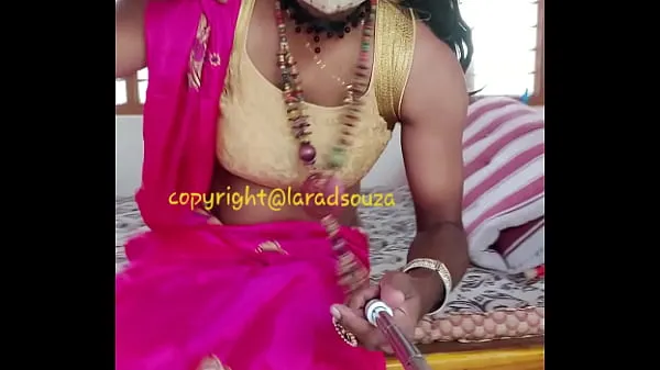 Nieuwe Indian crossdresser Lara D'Souza sexy video in saree 2 beste video's