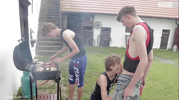 Friends go out for a barbecue and end up fucking bareback Video terbaik baharu
