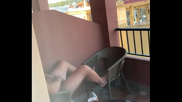 Sveži Caught me wanking on balcony najboljši videoposnetki
