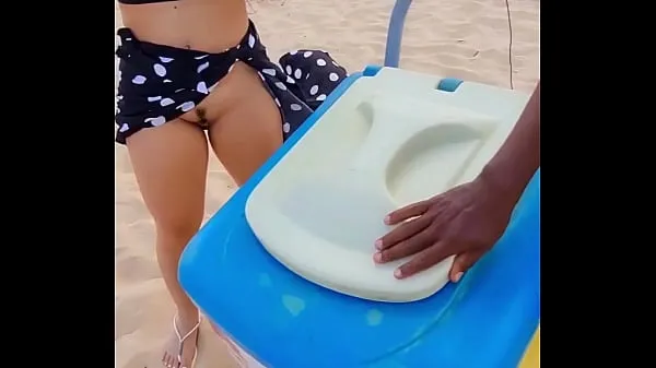 The couple went to the beach to get ready with the popsicle seller João Pessoa Luana Kazaki Video hay nhất mới