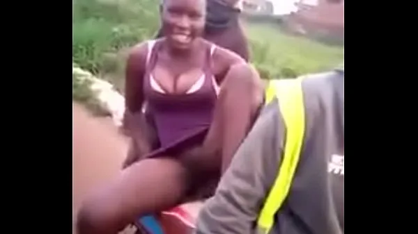 Tuoreet African girl finally claimed the bike parasta videota
