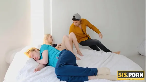 Nejnovější Porn show of boy drilling stepsister by the relax husband nejlepší videa