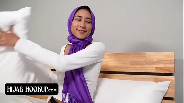 Taze Horny Perv Peeps On Beauty Babe In Hijab Vanessa Vox en iyi Videolar
