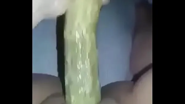 Nieuwe Rich mature woman puts a cucumber for me beste video's