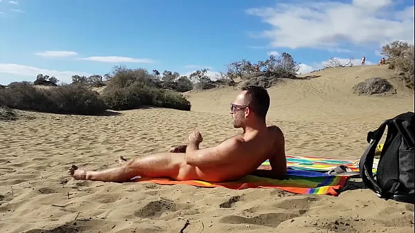 최신 Public handjob in the dunes of Gran Canaria 최고의 동영상