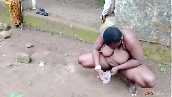 African Gift washed her pussy thoroughly before fucking the kings son outdoorأفضل مقاطع الفيديو الجديدة