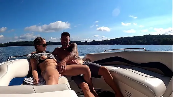 Φρέσκα Last few weeks of summer so we had to get in some hot sex on the lake καλύτερα βίντεο