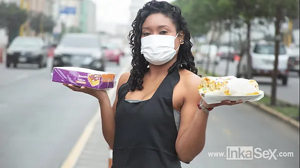 Peruvian surprised by stranger on the street Video terbaik baharu
