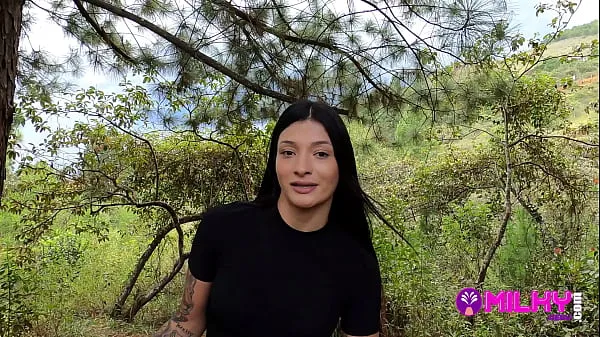 Sveži Offering money to sexy girl in the forest in exchange for sex - Salome Gil najboljši videoposnetki