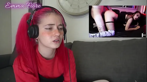 Nejnovější Petite teen reacting to Amateur Porn - Emma Fiore nejlepší videa