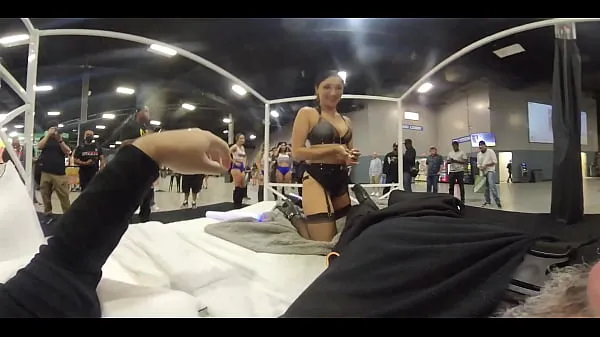 Lady Rouge gives me a lapdance on a bed at EXXXotica NJ 2021 in VR Video terbaik baharu