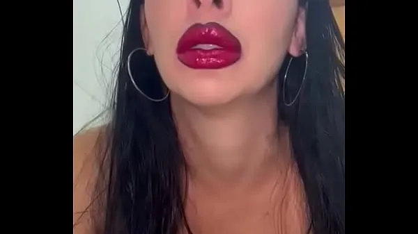 Putting on lipstick to make a nice blowjob Video terbaik baru
