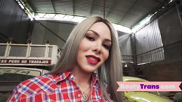 Nieuwe Big ass latina ts sucking garage bf after shaking butt beste video's