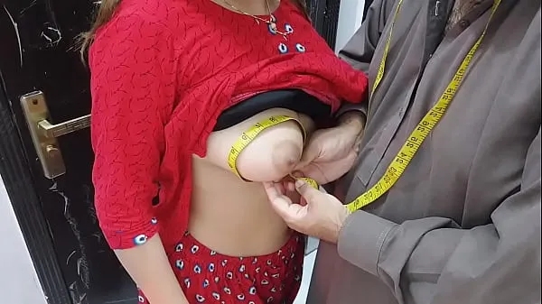 Nejnovější Desi indian Village Wife,s Ass Hole Fucked By Tailor In Exchange Of Her Clothes Stitching Charges Very Hot Clear Hindi Voice nejlepší videa