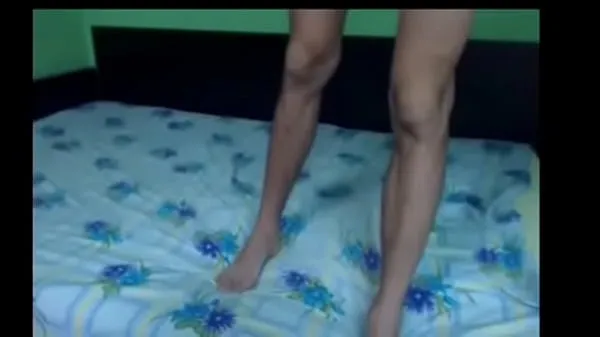Świeże Young Hungarian boy shows off feet and ass and cums for the cam najlepsze filmy