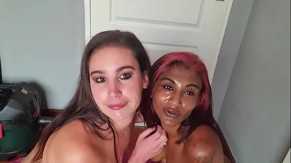 Mixed race LESBIANS covering up each others faces with SALIVA as well as sharing sloppy tongue kisses Video terbaik baru