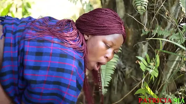 Ferske THE LEAKED VIDEO OF THE KINGS WIFE IN THE BUSH WHILE URINATING beste videoer