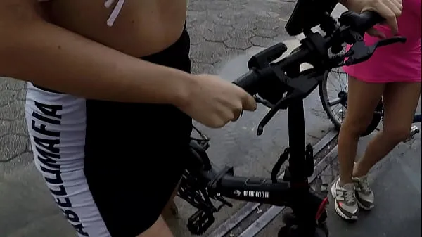 Friske Two hotties cycling without panties in the rain - Barbara Alves- Pernocas bedste videoer
