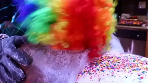 Tuoreet Victoria Cakes Gets Her Fat Ass Made into A Cake By Gibby The Clown parasta videota