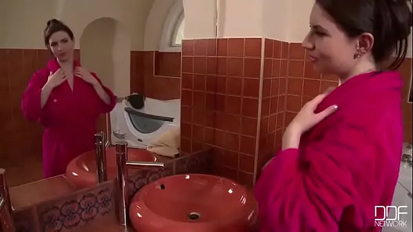 Nové Goddess in the Tub najlepšie videá