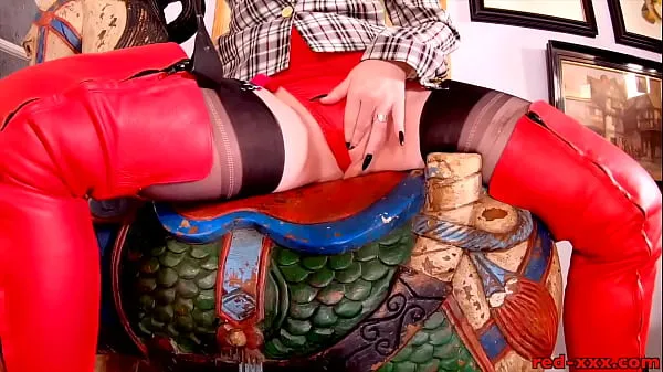 Hot MILF Red XXX in her sexy red thigh high boots Video terbaik baru