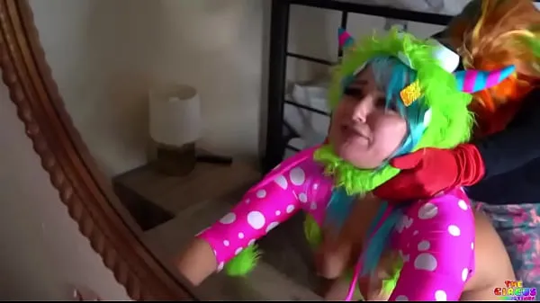 Annoying best friend gets fucked hard by a clown pornstar Video terbaik baharu