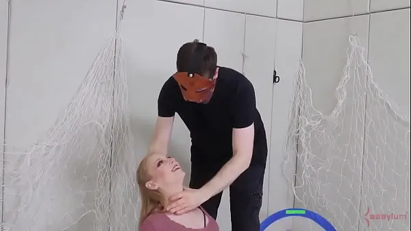 Blonde submissive Delirious Hunter getting dominated and throat fucked by her master Video terbaik baru