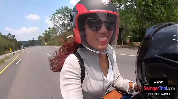Ferske Big ass Thai amateur girlfriend sucks and rides her boyfriends big dick beste videoer
