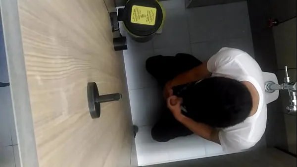 تازہ Boy caught wanking on restroom بہترین ویڈیوز