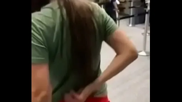 Friske Anal Plug remove and lick at the gym bedste videoer