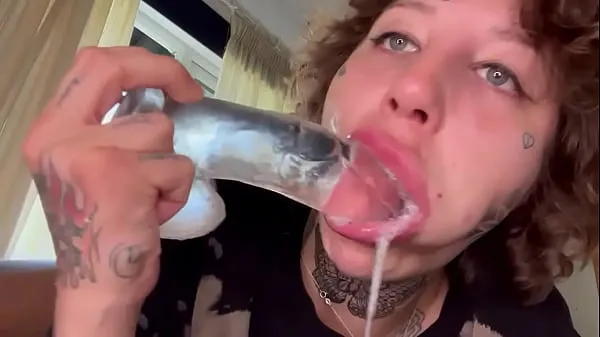 Nieuwe Tatted girl gives rough blowjob until she cries dildo suck beste video's