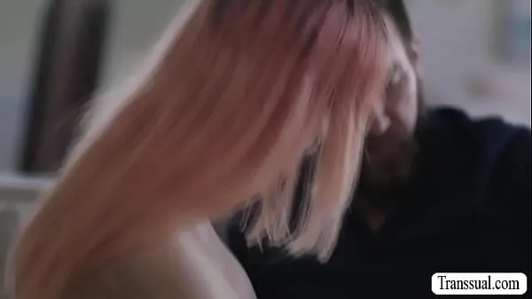 Sveži Pink haired TS comforted by her bearded stepdad by licking her ass to makes it wet and he then fucks it so deep and hard najboljši videoposnetki