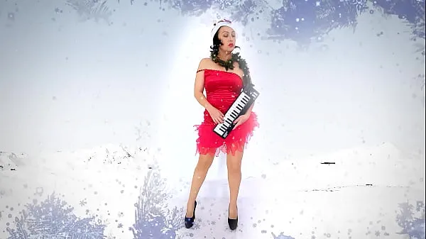 Taze Pretty lady secretary dressed as a gnome, Santa's assistant on Christmas eve en iyi Videolar