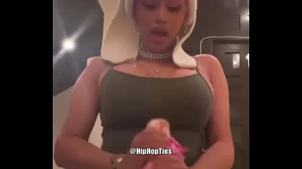 Nieuwe Cardi B jerking off whipped cream can beste video's