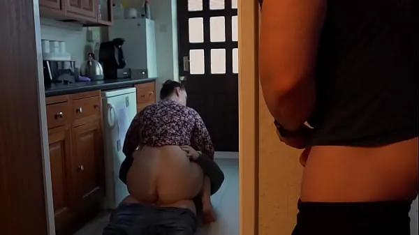 Sveži Husband Wanks as He Watches Big Booty Wife Get Cum in Tight Pussy najboljši videoposnetki