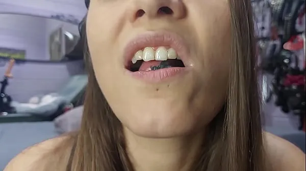 تازہ Black bubble gum loud chewing (asmr بہترین ویڈیوز