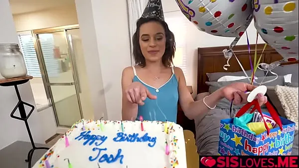 新鲜Joshua Lewis celebrates birthday with Aria Valencia's delicious pussy最好的视频