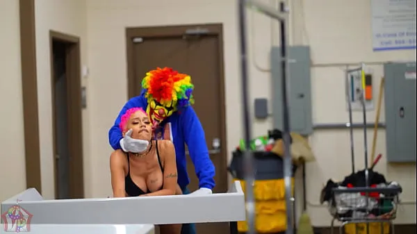 تازہ Ebony Pornstar Jasamine Banks Gets Fucked In A Busy Laundromat by Gibby The Clown بہترین ویڈیوز