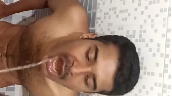Nya Tamil Desi boy Devilkrishna sucks mature uncle cock and gets piss in mouth bästa videoklipp
